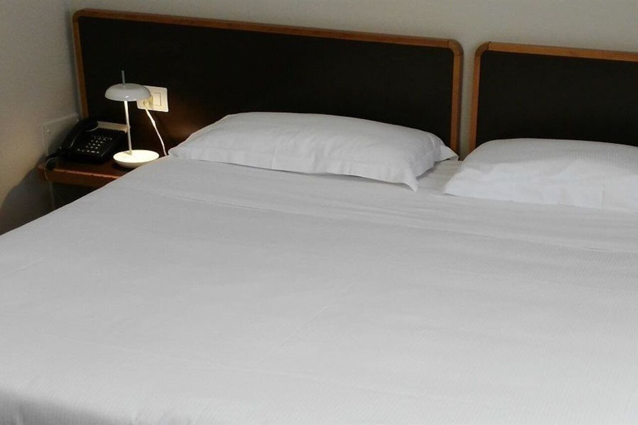 B&B Hotel Milano Ornato Esterno foto